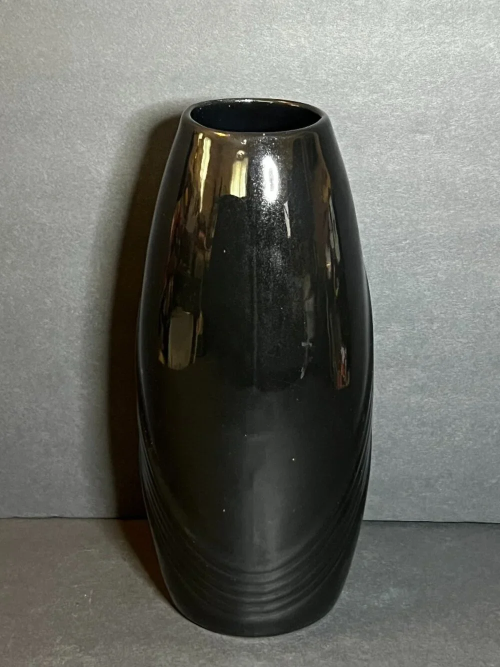 Vintage 1984 Mann Art Deco Glossy Black Pottery Ceramic Draped Pleated Vase 9.5